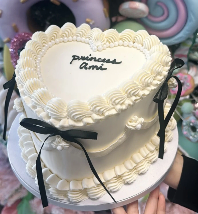 MAKE YOUR OWN HEART VINTAGE CAKE